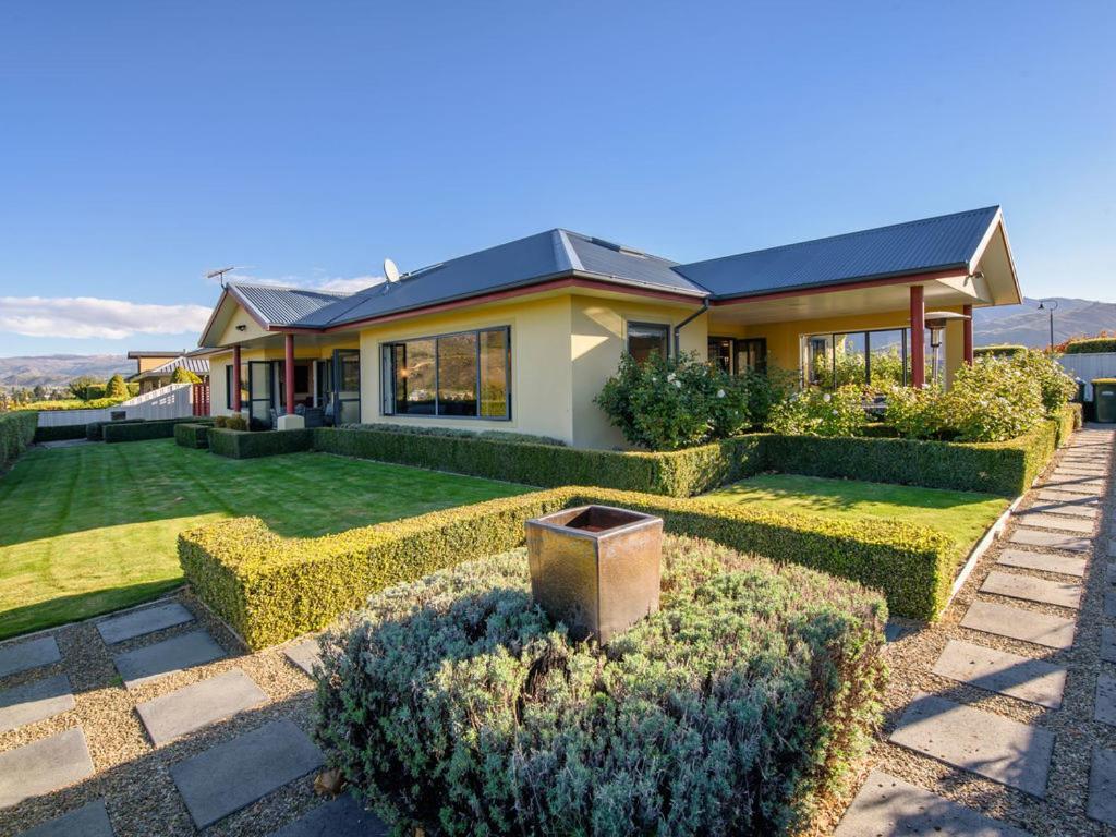 Kawarau Bay View - Cromwell Holiday Home ภายนอก รูปภาพ