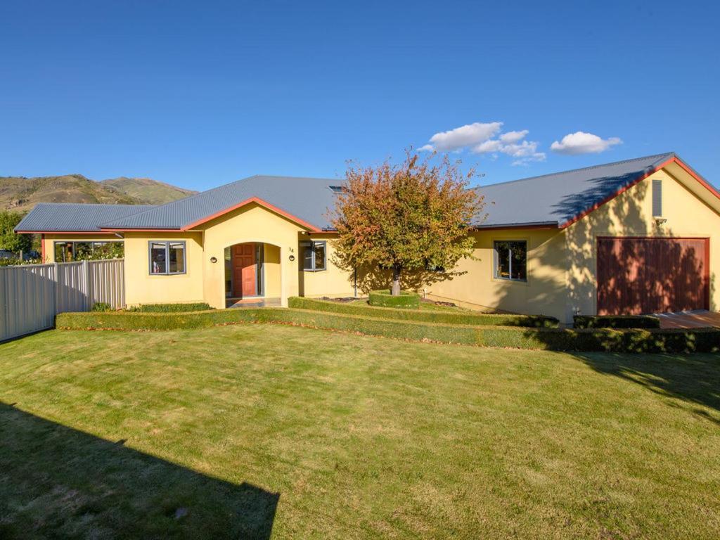 Kawarau Bay View - Cromwell Holiday Home ภายนอก รูปภาพ
